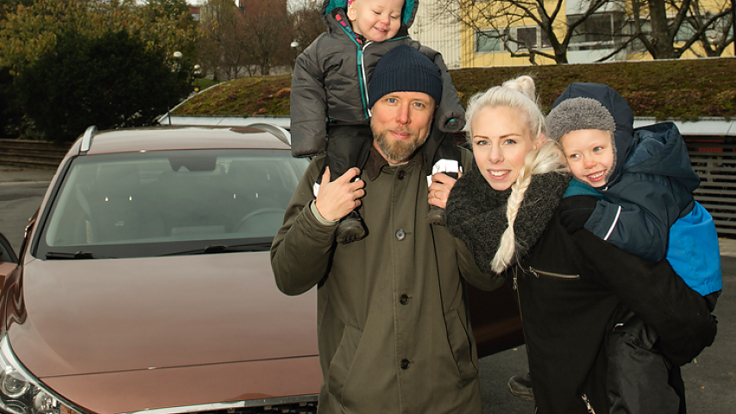 Bild Torbjörn Gisslevik Henrysson och Emmalee Gisslevik med barn