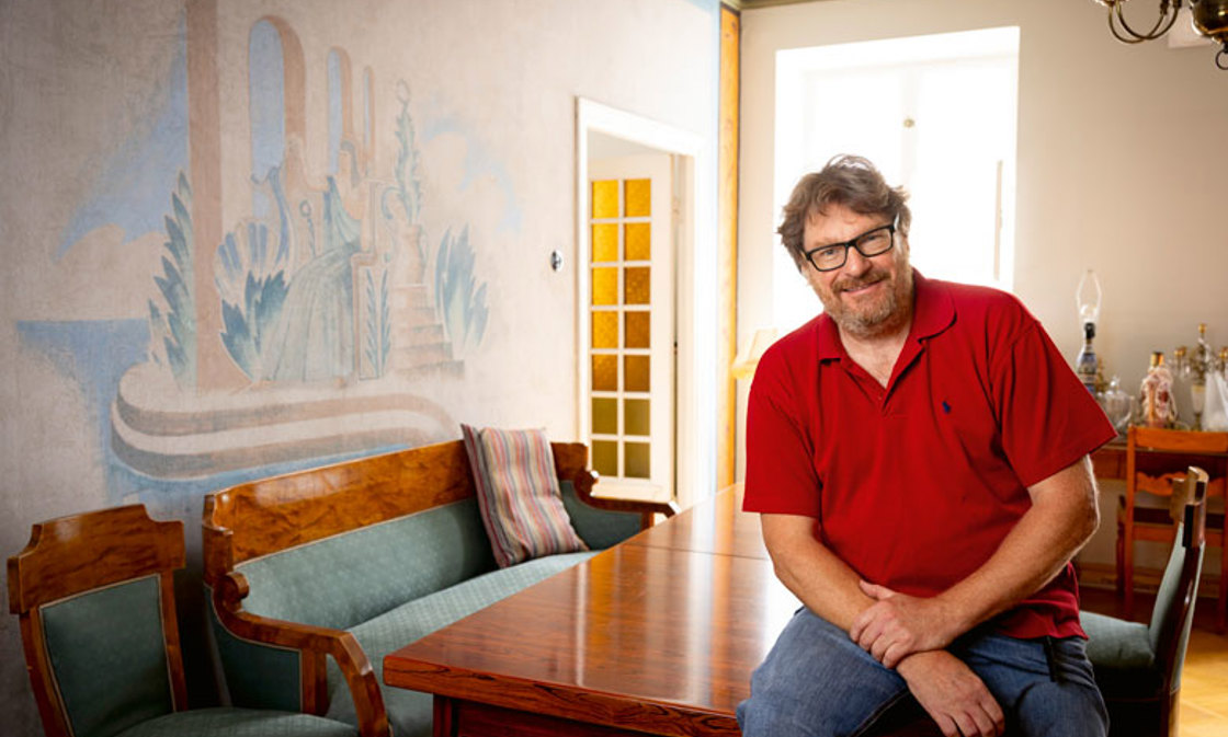Paul Nouro är boende och styrelseordförande i ett bostadsbolag i Finland. Foto: Tommi Tuomi