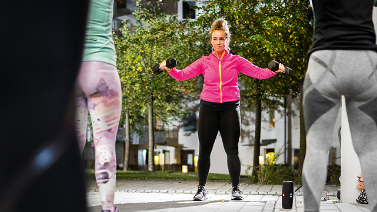 Bild Tränaren Martina Lindberg kör hårt med sina grannar i Brf Eden på Kungsholmen i Stockholm. Foto: Magnus Glans