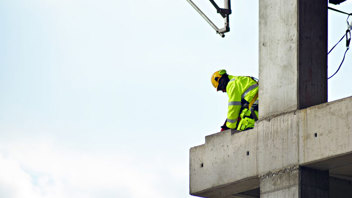 63 000 bostäder skulle behöva byggas för att möta behovet enligt Boverket. Under 2024 väntas antalet byggstarter bli 21 500. Foto: Shutterstock