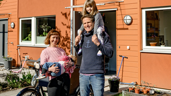 Bild familjen Herkel i brf-radhuset i Johanneslust