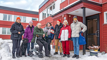 Postnord krävde i mars 2025 att bostadsrättsföreningen Ljuskärrsberget i Nacka skulle samla de boendes post i ett fåtal gemensamma poststationer i området. ”Den totala kostnaden kommer antagligen att bli närmare en miljon kronor”, säger Mona Sydow Bäckman, föreningens ordförande.