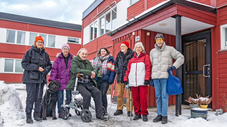Postnord krävde i mars 2025 att bostadsrättsföreningen Ljuskärrsberget i Nacka skulle samla de boendes post i ett fåtal gemensamma poststationer i området. ”Den totala kostnaden kommer antagligen att bli närmare en miljon kronor”, säger Mona Sydow Bäckman, föreningens ordförande.