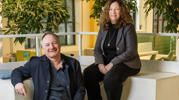 Bild Alicia och Rolf Medina är organisationskonsulter och forskare samt grundare av företaget Future of organizing. Foto: Jens C Hilner/Photomedia